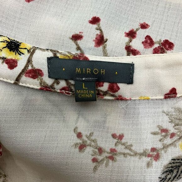 MIROH Sleeveless Blouse - Picture 4 of 5